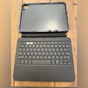Black Tablet with Keyboard Case for IPad Pro 11”